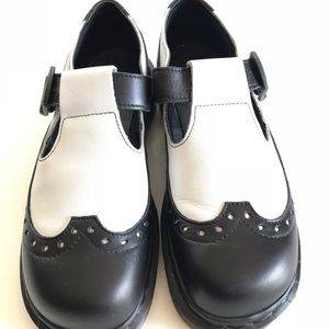 Doc Martens women’s Low top Black and White